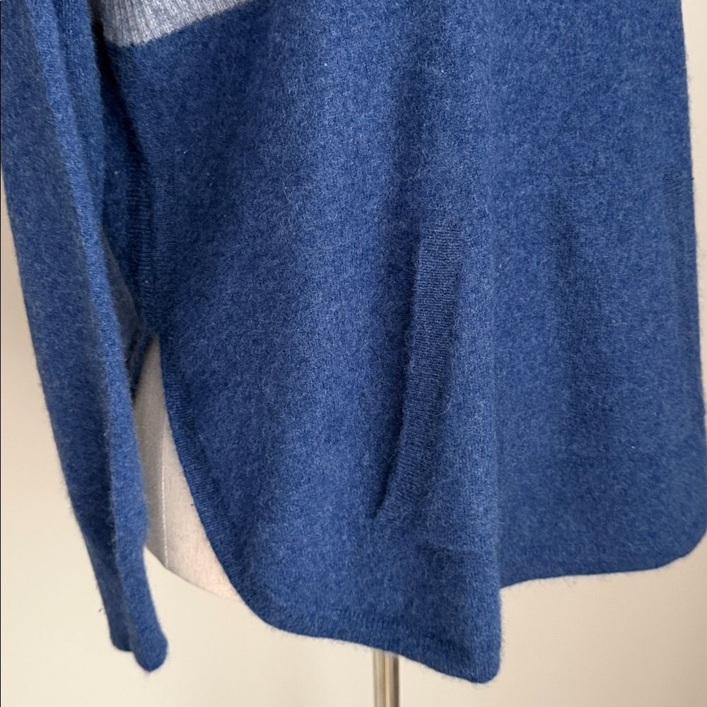 Max Studio 100% 2-Ply Cashmere Colorblock Turtleneck Sweater Size M Gray Blue - Picture 5 of 9